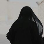 Shabnam Moghadami Instagram - ‌‌ ‎هر کدام از کودکانِ دیارِ آفتاب داستانی دارند به بلندای مثنوی. سرزمینِ شاهنامه و اسطوره، مادرانی دارد که سینه‌شان گنجینه‌‌‌ی صدها داستان‌ِ این کودکان است. صدگنج یکی از آنهاست. •‌ ‎ویدئوی صدگنج را تماشا کنید و با دیگران به اشتراک بگذارید. ‎‏@shabnammoghaddami • ‎🌱 برای آبادانی و بهبود وضعیت زندگی مردم در مناطق محروم، با «مهر ماندگار» همراه شو. ‎‏🌐 www.mehr-mandegar.com 📞 ۰۲۱-۲۲۸۸۷۹۱۵ @mehr_mandegar_naseri • ‎ويدئو: @alizandyieh @mimzendedel ‎#صدگنج #جنگارک #سیستان_و_بلوچستان #توسعه_پایدار #مهر_ماندگار_است #مهر_ماندگار #شبنم_مقدمی