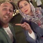 Shabnam Moghadami Instagram - . توی جشن حافظ بودیم...ارشا لایو می‌گذاشت...می رفت سراغ دوست‌هاش یکی یکی...درباره شون با طرفدار هاش حرف می زد...ازشون تعریف‌هایی می کرد که شایسته‌ی خودش بود... جایزه بگیر و خوش انرژی تویی ارشا... در آغوش خدا آرام باشی مهربان... یاد و خاطره‌ات با لبخند و به خیر ،‌همیشه با ما خواهد بود اما چه داغی گذاشتی به دل همه با این پرواز... در آغوش ِ امن خدا آرام باشی عزیز ِ دوست داشتنی. اینکه کوچک و بزرگ ِ این سینما از تو به نیکی یاد می کنن هنری بود که تو علاوه بر هنرهای دیگرت و ورای اون هنر‌ها داشتی ...روانت آرام🥀 . #ارشا_اقدسی #چه_وقت_مردن_بود_رفیق