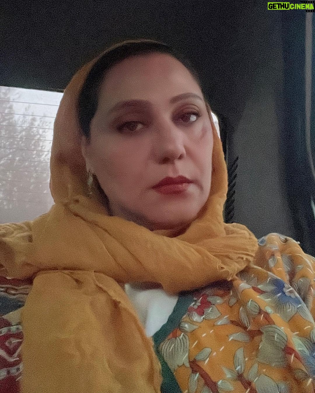 Shabnam Moghadami Instagram - . …تو دلم گفتم کاش آدم بتواند دنیا را بالا بیاورد و این همه دروغ و ریا را نبیند! عباس معروفی/سال بلوا .