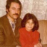 Shabnam Moghadami Instagram - . ممنون که یادم دادی خودم باشم، نترسم و خودم باشم...بی هیچ نقاب و بی هیچ ادایی !هر وقت دلم خواست بلند بخندم و هر وقت دلم خواست بلند آواز بخوانم و سبز و گُلی تنْ کنم و بی‌مهابا شاد باشم و دلم که گرفت بلند گریه کنم و دلم را خالی کنم و واهمه نکنم از این‌که مردم چه می خواهند بگویند؟! بی‌قید نه اما آزاده بارم آوردی ...ظلم‌ناپذیر و پرتلاش و مطالبه‌گر...بازیگوش و شاعر‌پیشه و عاشق پیشه و همیشه‌کودک...چنان که از همان بچه‌گی‌ها،به دیدن ِ گل‌ها و به لمس ِ نسیم و بهار و به شنیدن ِ موسیقی ِ باران و آواز شجریان سرخوشانه از خود بی‌خود شوم.ممنون که نعمت ِ چشیدنِ طعم ِ زندگی را با التزام به قیود ِ بی‌پایه و اساس و غیرانسانی ،از من دریغ نکردی. ممنون از تو ...برای نامم که بسیار دوستش دارم و یکی از جلوه‌های زیبای طبیعت است.نامی که هر کتاب شعری از هر شاعر ِ نو و کهنه که باز کنی بارها می‌بینی و می‌خوانی‌اش...و ترانه های بسیاری به هر زبان وجود دارند که «شبنم » درشان تکرار شده...و خدا می داند چقدر آمیختن با شعر و‌ ترانه و طبیعت برایم دل‌نشین و کیف‌آور است. ششم فروردین ماه، زادروز پدرم است. مردی که از زمانه‌ی خویش بسی جلوتر بود و بسی بزرگ‌تر زیست. و شاید بی دلیل نبود که از اقبال ِ خوش با حضرت زرتشت در یک روز دنیا آمده بود. ششم روز ِ بهار.