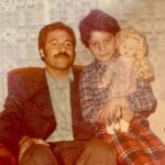 Shabnam Moghadami Instagram - شد شیش سال بابا...امروز شد شیش سال که رفتی.خیالم راحته که جات تو دل ِ آسمون و تو بالا بلندای ِ بهشت از جای ما خیلی بهتره ...خیالت راحت باشه که همون جور زندگی می کنم که یادم دادی، می تونم بگم تازگی‌ها در قورت دادن تلخی ها و‌ دم نزدن، در تحمل و...تحمل و...تحمل از توام جلو زدم!... خوبه یا بد نمی دونم اما اینجوره...دلم برات تنگ شده خیلی...از اینکه زیاد به خوابم می آی خیلی ممنونم. #پدر