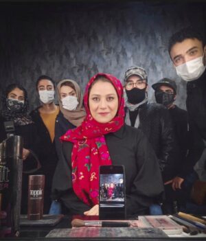 Shabnam Moghadami Instagram - سپاسگزار ِ محبت ِ تمامی ِ عزیزانی هستم که پس از پخش ِ «همرفیق»، من رو مورد لطف ِ بیکران خودشون قرار دادن...این آلبوم کوچیک عکس از پشت ِ صحنه‌ی برنامه،تقدیم به چشم و دل ِ مهربان شما...دوست‌تون دارم . به امید ِ روزهای بهتر.
عکس‌ها از : پیمان داداش زاده و ساناز ارجمند.
@peymandadashzadeh 
@sanazarjmnd 
#همرفیق