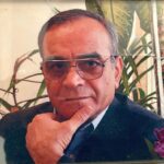 Shabnam Moghadami Instagram - . چند شب پیش علی رضا خواب بابامو دیده بود. خواب دیده بود بابام خوشحال و سرحال دم ِ در ِ خونه‌ی قدیمی مون تو عظیمیه وایساده، تعارف می کنه به ما و هی می‌گه چرا نمی‌آین تو پس؟ و خنده هم از دهنش نمی افتاده. وقتی بیدار شد یه عالمه گریه کرد، یه عالمه دوتایی گریه کردیم بعدم گفت گمونم بابات می خواست بهم بگه اینجا همه چی خوبه ...همه چی آرومه...رها کن باباتو بذار بیاد پیشم...بذار بیاد ...راضی نباش به این همه زجر کشیدنش...درست می گفت، پیغام ِ بابامو درست دریافت کرده بود...بابایی امروز عصر رفت. رفت پیش بابام. . آرامشت مانا و مبارک بابایی جان. سخت گذشت این آخریا، می دونم...حالا دیگه آرومی .سفرت به روشنی ...روانت غرق ِ نور مرد ِ شریف .سلام منو به بابام برسون . . این عکس رو، ده پونزده سال پیش من گرفتم از بابایی...دوربین نو خریده بودم، ذوق داشتم. گفت بیا از من عکس بگیر که دوربینت مبارک شه...بعدم کلی خندیدیم با هم. . دعامون کن بابایی...خیلی نیاز داریم این روزا ...خیلی واجبه . #پدر . .