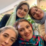 Shabnam Moghadami Instagram - . از خوش اقبالی های من در زندگی یکی اینکه شما را دارم . در قلب و در کنارم...حتی اگر به اجبار ِ روزگار کم ببینیم هم را،یا اصلا مدتْ مدیدی نبینیم هم را باز دلم قرص است به بودن تان ،به داشتن تان ،به مهربانی و حمایت تان .و شکر برای این همه. . ما مصداق بارز ِ این شعریم که می گوید: اگر می‌ خواهی نگهم داری دوست من از دستم می‌ دهی اگر می‌ خواهی همراهیم کنی دوست من تا انسان آزادی باشم میان ما همبستگی‌ ای از آن‌گونه می‌ روید كه زندگی ما هر دو تن را غرقه در شكوفه می‌ کند ... . دوست تان دارم .من می مانم و دلتنگی برای صورت ماه شما در خواب و‌بیداری.خواهران ِ همیشه ی من. . شعر سروده ی مارگوت بیکل است. ترجمه ی بامداد ِ عزیز. #رفاقت #دوستی