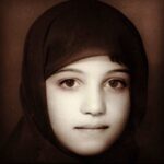 Shabnam Moghadami Instagram - . ای زیر ِ گِل بره این لاکچری!...بلایی شده به قرآن!بعد ِ عقد و عروسی و جهاز کِشون و عروس بَرون و ختنه سورون و زایمون و تاریخ تولد و نذری پزون و شب چله و عزا و قبرستون ِ لاکچری ! حالا دیگه چشم مون به جشن ِ تکلیف ِ لاکچری روشن ! . راستش نمی دونم به این تخصص ِ عجیب ِ ما جماعت ِ بحران زده ی راه گم کرده ی چشم و هم چشمی باز !در تغییر شکل و اسم و عنوان ِ هر رسم و‌ رویدادی به سمت ِ تجمل ِ اَلَکی و آبکی و بی ریشه باید خندید یا گریست!...اما همین قدر می دونم که خدا ...فقط خدا باید به دادمون برسه! . این عکس مال نُه سالگی منه...مال روزگاری که هیچی ِ هیچی ...حتی در لوکس ترین شکلش...لاکچری نبود ...شاید اصلا این واژه توی فرهنگ ِ ما معنا نمی شد.و شاید به همین دلیل توی اولین عکسی که باروسری از من برداشته شده حتی یه چارقد بچگانه ی گل گلی م برام تدارک ندیدن! چه برسه به جشن تکلیف لاکچری!! دنیا و روزگار چقدرررر عوض شده... #جشن_تکلیف_لاکچری