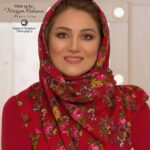 Shabnam Moghadami Instagram - آغاز هفته تون به روشنی ...نیمه ی آخرین ماه پاییزتون آرام. کاش هفته ی پیش رو و همه ی هفته های پیش رو بی غم و بی مرگ و رو به سلامتی و آرامش باشه . . چند هفته ی سختی رو پشت ِ سر گذاشتم. و این جدای ِ از سال ِ بسیار سختیه که همه ی ما بلکه همه ی جهان به سختی ازش عبور کردیم تا اینجا ...قدیمیا می گن : چون می گذرد غمی نیست اما تا بخواهد بگذرد ...درد ِ کمی نیست! . برای هم دعا کنیم، چیزای خوب بخوایم، آرزو های خوب کنیم برای هم.و اول از همه سلامتی...سلامتی جسم و جان و تن و روان...بلکه به شیرینی ِ خواست و کلام مثبت یه کم تلخی ِ جهان پیرامون مون کم شه. برسیم به داد ِ هم ، به داد ِ خودمون. به امید ِ فرداهای بهتر. . غبار ِ غم برود حال خوش شود حافظ . تو آب ِ دیده از این رهگذر دریغ مدار... . صورت آرایی و عکس از مریم رهنما ی عزیز.که با عشق و دقت و حرفه ای کار کردنش رو بسیار دوست دارم . #شبنم_مقدمی #مثبت_اندیشی #آرامش #امید