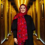 Shabnam Moghadami Instagram - سپاسگزار ِ محبت ِ تمامی ِ عزیزانی هستم که پس از پخش ِ «همرفیق»، من رو مورد لطف ِ بیکران خودشون قرار دادن...این آلبوم کوچیک عکس از پشت ِ صحنه‌ی برنامه،تقدیم به چشم و دل ِ مهربان شما...دوست‌تون دارم . به امید ِ روزهای بهتر. عکس‌ها از : پیمان داداش زاده و ساناز ارجمند. @peymandadashzadeh @sanazarjmnd #همرفیق