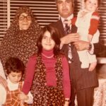 Shabnam Moghadami Instagram - . عکس ِ حالاهات رو نمی ذارم دایی بهمن، اون وقتا و حال و اوضاع ِ اون وقتا رو بیشتر دوست دارم، خیلی بیشتر...اون وقتا که شما بودی و جوون بودی و ما بچه جغله های خنده داری بودیم و مام بزرگ بود و جوون بود و ما خوشحال بودیم و انگار حال زندگی و‌ روزگار ‌و دنیا از حالا خیلی بهتر بود...روی ِ تلخ و سخت ِ زندگی همینه ، همین که الانا دارم می بینم ... ور ِ لامصب ِ ناگزیر ِ زندگی ...همین که آدمای ِ خوب و تاثیر گذار ِ زندگیت توش پیر می شن ، مریض می شن و می رن به یه سفر ِ بی بازگشت ...و تو می مونی و خاطرات و اشک ... روحت شاد دایی بهمن جانم...مرد ِ بزرگ ِ شریف ِ دوست داشتنی ِ همیشه خندان و پر انرژی ...در آغوش ِ امن ِ خدا آروم باشی ، که بی شک هستی...بنده ی خوب ِ خدا...روانت غرق نور. . صدات توی آخرین گفتگوی طولانی ای که داشتیم با هم تو گوشم و حرفات به یادم می مونه...بعد از اون گفتگو هزار بار به بزرگواری و طرز فکر خاصت تو دلم اعتراف کردم و بهت بالیدم...من چه خوش اقبال بودم که مثل ِ تویی توی زندگی م بود...راستی پس مگه منو دعوت نکردی باغچه ای که تازه گرفتی و راهش انداختی؟مگه این همه پز خونه دهاتی قدیمی باغچه هه رو ندادی؟ مگه نگفتی می بری مون؟ چی شد پس؟...خونه دهاتی و جاده چالوس و هوای خوش و گل هایی که گفتی بهار می بری مون برای تماشاشون...بی تو چه قشنگی دارن؟ چه حیف...کم دیدمت...کم باهات بودم. . عکس در فروردین‌۱۳۵۵ برداشته شده.دایی جانم و مامان بزرگ . من و شیرین و فرهاد.