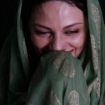 Shabnam Moghadami Instagram - . غبار ِ غم برود حال ْ خوش شود حافظ . تو آب ِ دیده از این رهگذر دریغ مدار . دل خوشم به وعده ی لسان الغیب برای همه مان. همه ی مایی که این روزها ، « در مردگان ِ خویش نظر می بندیم با طرح ِ خنده ای ...و نوبت ِ خویش را انتظار می کشیم ، بی هیچ خنده ای !» . عکس ، پیام ایرایی. . ۱۳۸۵. تهران شعر ، قطعه ای از «شبانه». احمد شاملو