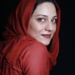 Shabnam Moghadami Instagram - . به این جهان به جستجوی کسی نیامده بودم و از جهان به جستجوی کسی نرفتم خواستم آنچه را که نمی یافتم یافتم آنچه را که نمی خواستم شیرین و تلخ لفظ های جهان را چشیدم و سپاس گفتم کدبانوی کور را . شمس لنگرودی. . عکس را پیام ایرایی برداشته.در روزگاری که حال و احوال ِ همه مان بهتر از این بود! . بهار ۱۳۸۵. تهران . ممنون از پیام ، برای فرستادنِ عکس های قدیمی. #پیام_ایرایی #عکس_قدیمی