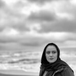 Shabnam Moghadami Instagram - . می‌ترسم! آنگاه که بیش از حد در آینه‌ی شکسته خیره می‌شوم ! شاید چرا که آینه‌های شکسته انعکاسی است از چهره‌های واقعی ِدرون ما! گویی امروز زمانه‌ی چیزهای درهم شکسته است! . غاده‌السمان.شاعر سوری عکس از بهنام کریمی . #غاده_السمان @behnam__karimi