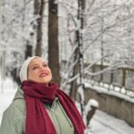 Shabnam Moghadami Instagram - . به وقت ِ سعد ِ سیزدهم بهمن‌ماه… به وقت ِ شادی‌های کوچک ِ از یادرفته… به وقت ِ برف و یاد ِکودکانگی های ِدور… به‌وقت ِ شُکر و کمی آرامش… به وقت ِ تعطیلی ِ نا‌به‌هنگامی که برف باعثش شد…مثل سال‌های مدرسه. . #برف_نو_سلام #برف