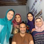 Shabnam Moghadami Instagram - . آلبوم کوچک را برگ‌ بزنید لطفاً.اینجا، پشت ِ صحنه‌ی «شبکه مخفی زنان»ه. قصه‌ی ما رو بخونین.قصه‌ی خارج از داستان سریال رو. ما چهار نفر، همدیگه رو می‌شناختیم پیش از شروع ِ «شبکه مخفی زنان».همین جوری،معمولی.سلام علیکی و لبخندی و احوالپرسی و تمام.دورادور بودیم باهم به قول معروف.در طول فیلمبرداری اما همدیگه رو پیدا کردیم.از مدت زمانی که کنار هم بودیم استفاده کردیم و با هم دوست‌تر شدیم.حالا خیلی دوستیم.قدیما می‌گفتن جون‌جونی.ادبا می‌گن رفیق گرمابه و گلستان.یک‌سال و اندی کنار هم زندگی کردیم…گفتیم و خندیدیم،گریه‌کردیم و غم ِ همو خوردیم،از هم یاد‌گرفتیم و به هم یاددادیم،شیطونی کردیم،خوشی کردیم،از ناخوشی‌ها گذشتیم و خلاصه روزگار گذروندیم…گاه سخت و گاه شیرین و آروم. حالا دلخوشی همدیگه‌ایم.به نظرم این خیلی ارزشمنده…تو این دوره و زمونه که معنای دوستی ها عجیب شده و براساس پاره‌ای منافع!دیگه خیلی خیلی ارزشمنده. . ما از عکس گرفتن کنار هم ،همیشه خوشحال می‌شیم.می خندیم و کیف می کنیم ،زیادم با هم عکس می‌گیریم!…اینجا افشین جانم رو هم در حلقه‌ی دوستی مون پذیرفتیم!…عکس سوم می شه افشین، در کنارِ چند تا از آدم‌های قصه‌اش!…عکس اول،افشین در میان ِ آدم‌های قصه‌اش…قصه‌ای که برای به تصویر کشیدنش…رنج ِ بسیار برد. . #شقایق_دهقان #مونا_فرجاد #یلدا_عباسی #افشین_هاشمی #شبکه_مخفی_زنان #نماوا #شبکه_نمایش_خانگی . @hashemi.afshin @monafarjad @yaldaabbasi_zanjani @shaghayeghdehghanofficial