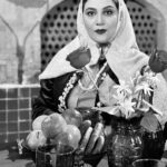 Shabnam Moghadami Instagram - . گراور ِ خانوم‌سلطان شمیرانی صبیه‌ی گرامی جناب مستطاب علی‌قلی‌خان شمیرانی ،زوجه محترمه‌ی میرزا‌محمود خان زنبورکچی.در سنه‌ی یک‌هزاروسیصدوده هجری خورشیدی.در طهران. . خانوم‌سلطان را ،علی‌رغم ِ همه‌ی اولدورم بولدورم‌هایش دوست دارم.زن ِ قابلی‌ست که به قدر ِ لازم جدی انگاشته نشده و به قدر کافی دوست داشته نشده است.خلق و خویش کمی تند است اما دلش تا بخواهی رئوف! مانده تا شما بشناسیدش.من که همدم ِ روزگارش بودم این یک‌سال و اندی اما،خوب می‌شناسمش. . شبکه مخفی زنان ،زنان ِ بی‌نظیری دارد.گمانم دیدن و شناختنشان خالی از لطف نیست. . #شبکه_مخفی_زنان #افشین_هاشمی #شبنم_مقدمی #دلنوشته @hashemi.afshin