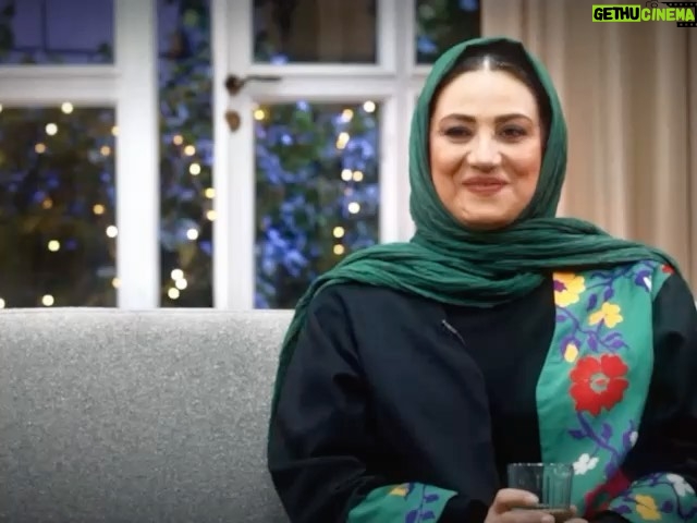 Shabnam Moghadami Instagram - . این تصاویر ِ سبز و پرلبخند تکّهای از برنامهی مهمونیه که من دوستش دارم.این ها رو وانیا(دوست ِ نادیدهام) به سلیقهی خودش سرِ هم کرده و یه کلیپ بامزه درست کرده.دوستش دارم چون پر از کودکی و کودکانهگی و خنده و خوشمزگی ِ عروسکهاست…دوستش دارم چون آقای طهماسب و قیمه خانوم و بچه و مگسی و کته خانوم و همهی بروبچههای دیگهی مهمونی رو دوست دارم…دوستش دارم چون یادآور یه روز ِ خوش و خوشخاطرهست برام…که تو این روزگار خیلی غنیمته. ممنونم از وانیا. #مهمونی #ایرج_طهماسب #نماوا @for_shabnam @vania_sfn @namava_ir @mehmooni.series @irajtahmasb_
