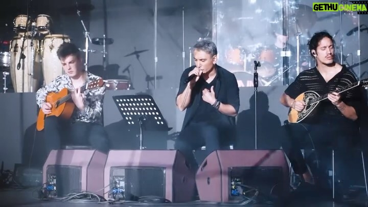 Shadmehr Aghili - 1 Million Likes - .
دوس دارم وقتی که نزدیک منی
اسممو آروم توی گوشم بگی