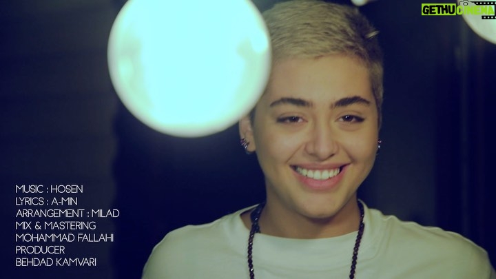 Shadmehr Aghili - 1.5 Million Likes - من دلم بارونو خواست ، بارون دلم خواست
چند قدم با تو تو خيابون دلم خواست
فقط چند ثانيه پيش تو باشم
با تو چندتا جمله آروم دلم خواست
تشكر ويژه از همكاران خوبم در ساخت موسيقى، ويديو كليپ و خانم ريحانه پارسا.
پاييزتون زيبا ، اميدوارم مورد علاقتون قرار بگيره
Lyrics: @amin_musica
Music: @hosenmusic
Arrangment: @miladvevo
Mix & Mastering: @mohamadfalahireal
Producer : @behdadkamvari
Actress: @reyhaneparsaj
@radiojavan