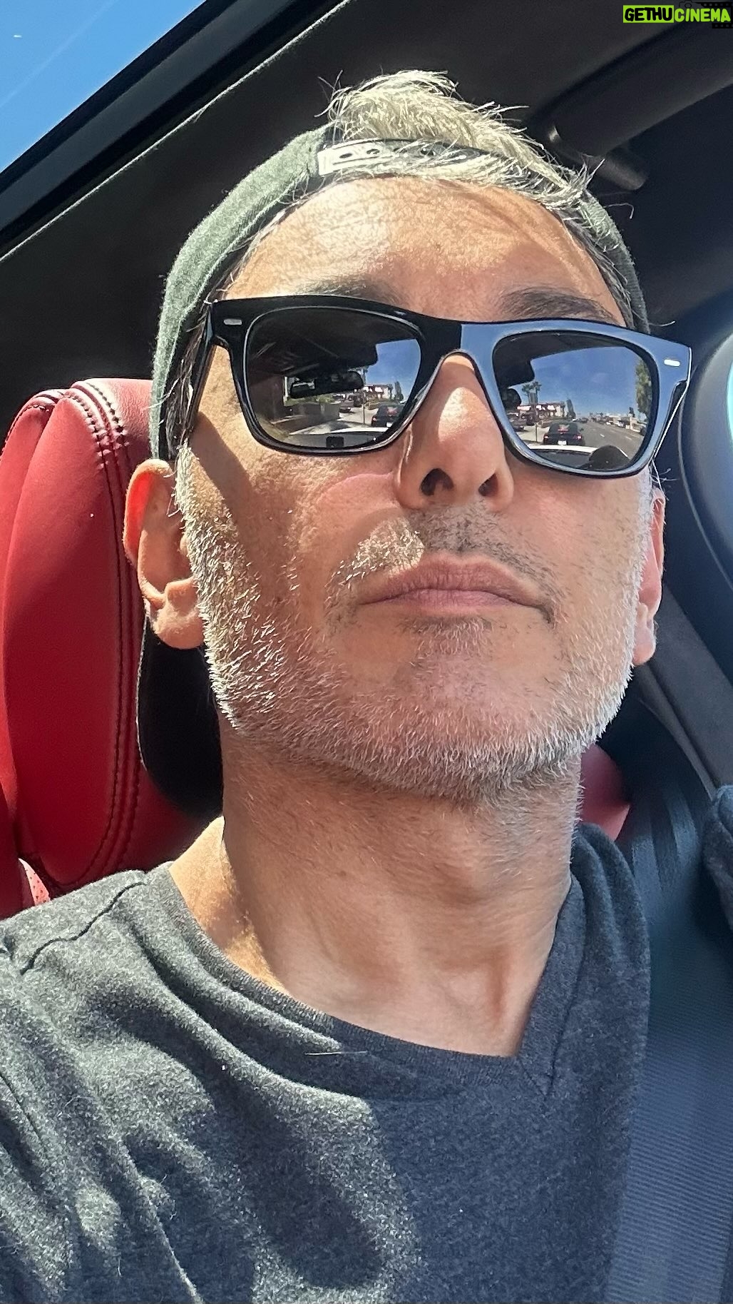 Shadmehr Aghili Instagram - تصاویری از اجرای برنامه شب دوم در استانبول. به لطف حضور شما هر دو کنسرت با شکوه و پر انرژی تر از همیشه بود. قدردان وجودتان هستم و ممنونم از این همه عشقی که میدید. دوستتون دارم #کنسرت #استانبول