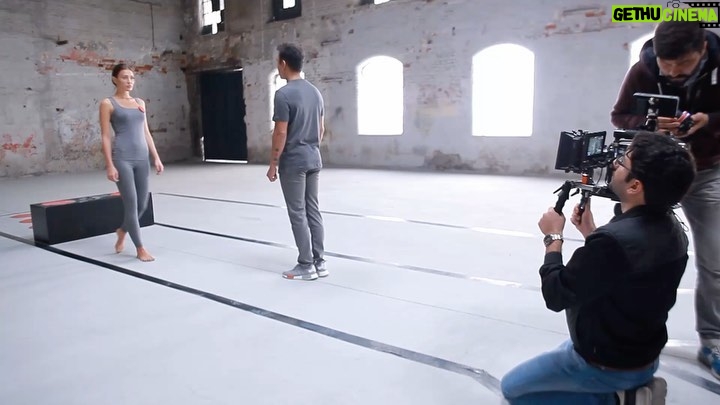 Shadmehr Aghili Instagram - . پشت صحنهٔ موزیک ویدئوی "ادامه ميدمت " لینک یوتوب بر روی استوری @sinart_production @amirfarshbaf1 @arash_mehrabi_art @vahidpooyan @miladhashemi @saeedzamani1 @behdadkamvari @azim_0290