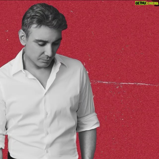 Shadmehr Aghili - 510.9K Likes - .
دنیارو وقتی که قراره بی تو تنهاشم نمی خوام
چیزی به جز این که بتونم عاشقت باشم نمی خوام
دیدار من با تو اگه حتی تو خوابم باشه خوبه
اما اگه باید صبح از این خواب خوش پاشم نمی خوام
لينك يوتوب بر روى بيو
Music : @sinaparsian_official
Lyrics : @amin_musica
Arrangement : @miladhashemi
Guitar : @alend.original
Mix & Mastering :@arashpakzad
Producer : @behdadkamvari
Photo by: @morganpierrephotography