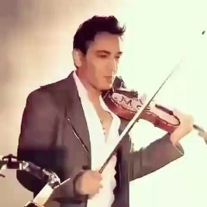 Shadmehr Aghili Instagram - .
😏 ویدئویی قدیمی از اجراهای..فکر میکنم اروپا 
تو آرشیو داشتم که از لحاظ صدای اجرا کمی قابل تحمل باشه، امیدوارم دوست داشته باشید
