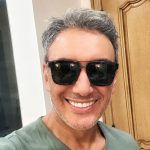 Shadmehr Aghili Instagram - . خونه، جدا از حال و هواى كنسرت و بداهه نوازى اهنگهاى قديمى . تو این تقویم دلمرده کسی اشکاشو نشمرده کجا دیدی که تنهایی غماشو با خودش برده