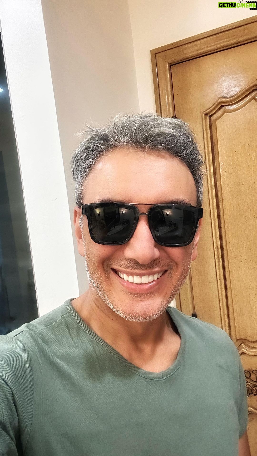 Shadmehr Aghili - 1.2 Million Likes - .
خونه، جدا از حال و هواى كنسرت و بداهه نوازى اهنگهاى قديمى
.
تو این تقویم دلمرده
کسی اشکاشو نشمرده
کجا دیدی که تنهایی
غماشو با خودش برده