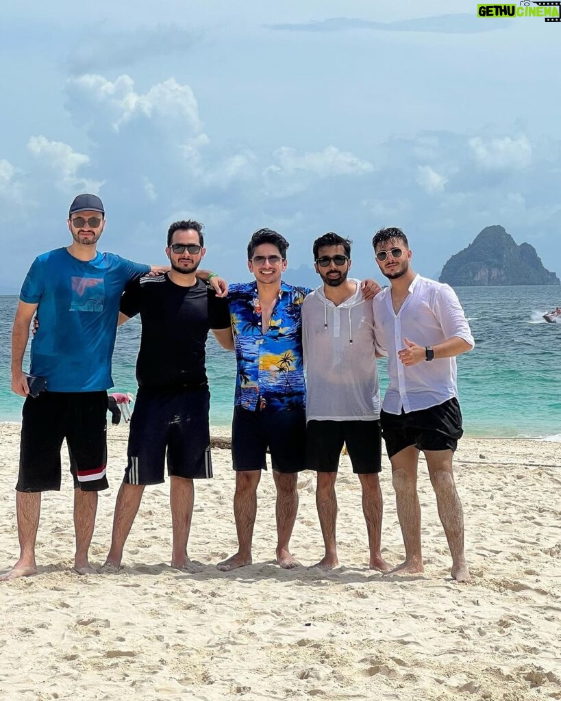 Shahveer Jaffery Instagram - One of the best trips of my life. Blessed to have these beautiful individuals in my life. Already planning our next one 😍