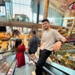 Shahveer Jaffery Instagram - kisī ko ghar se nikalte hī mil ga.ī manzil koī hamārī tarah umr bhar safar meñ rahā