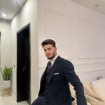 Shahveer Jaffery Instagram - Tennu suit suit kar daa…