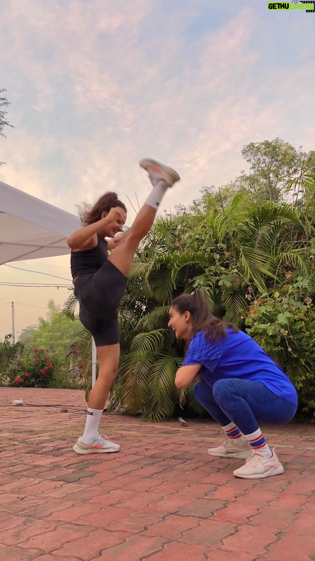 Shakti Mohan Instagram - Kick n squat kinda gals 🎥 @nihaarpandya