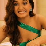 Shakti Mohan Instagram – Epic Cheat day 🍕🍟🍰

A rare site 😆 Eating all the fried stuff, carbs, sugar after soooooo long I don’t even remember. Crazy day 🍽️😋

Check it out 👉🏼YouTube/NrityaShakti 

🎥 @souravsharmaofficial