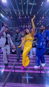 Shakti Mohan Instagram - In between acts , we do aur acts 😂😂😂. #dancepluspro @disneyplushotstar @starplus @mohanshakti @punitjpathakofficial @dharmesh0011 @sushantkhatri148