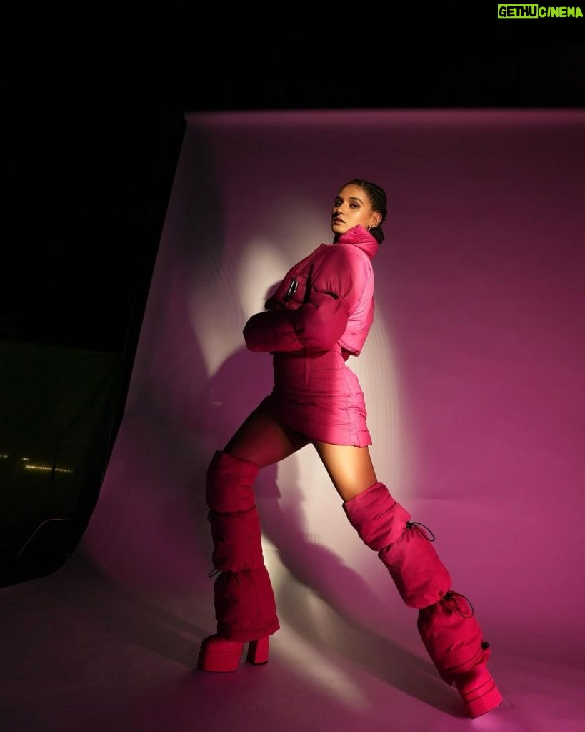 Shakti Mohan Instagram - The “her” in “Pink Panther” 🎀 Styled by @shreyandurjastyle @shrey_vaishnav_ @urja__amin Custom outfit @fourfigr Hair @dwyessh_hairwizard @rasilaravariamua Makeup @ritickasjalan Photos @souravsharmaofficial 👩🏻‍✈ @premavshetty @_shraddhabobade_ @jagtap721