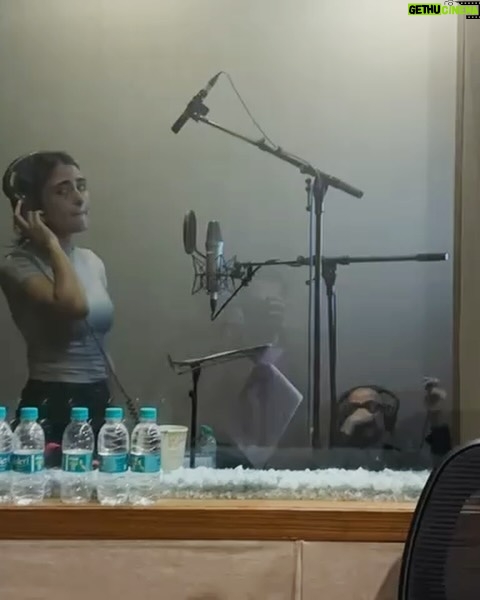 Shalini Pandey Instagram - Dubbing is challenging for me!! Like Extremely!! So, I go to any lengths to achieve it😺 I’m extremely grateful to my DIRECTOR here for just taking it all, in order for me to give my best😬 He makes sure that I fly high always:) Also he’s not on social media so it’s kinda cool to appreciate him behind his back 😬 AKSHAT VERMA for y’all guys! He’s the best🙌🏽🩶