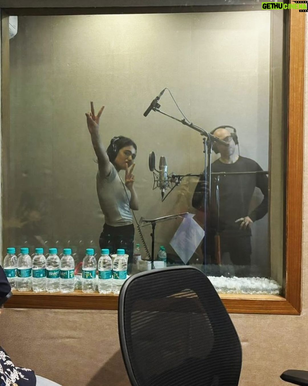 Shalini Pandey Instagram - Dubbing is challenging for me!! Like Extremely!! So, I go to any lengths to achieve it😺 I’m extremely grateful to my DIRECTOR here for just taking it all, in order for me to give my best😬 He makes sure that I fly high always:) Also he’s not on social media so it’s kinda cool to appreciate him behind his back 😬 AKSHAT VERMA for y’all guys! He’s the best🙌🏽🩶