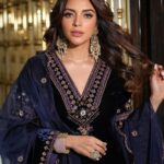 Shama Sikander Instagram - For @babasiddiqueofficial Iftar party 💜🦄 . . Make up - @falgunikapasi_mua Jewellery- @azotiique Photographer- @a.m.aperture . #iftaarparty #ramadaan #shamasikander Mumbai, Maharashtra