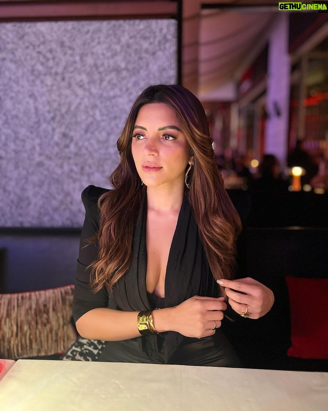 Shama Sikander Instagram - Yesss Black is my favorite color! 🖤🖤🖤🖤🖤🖤🖤 . . . #black #stayhappy #shamasikander Dubai, United Arab Emirates