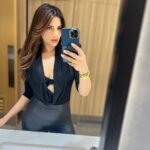 Shama Sikander Instagram - Yesss Black is my favorite color! 🖤🖤🖤🖤🖤🖤🖤 . . . #black #stayhappy #shamasikander Dubai, United Arab Emirates