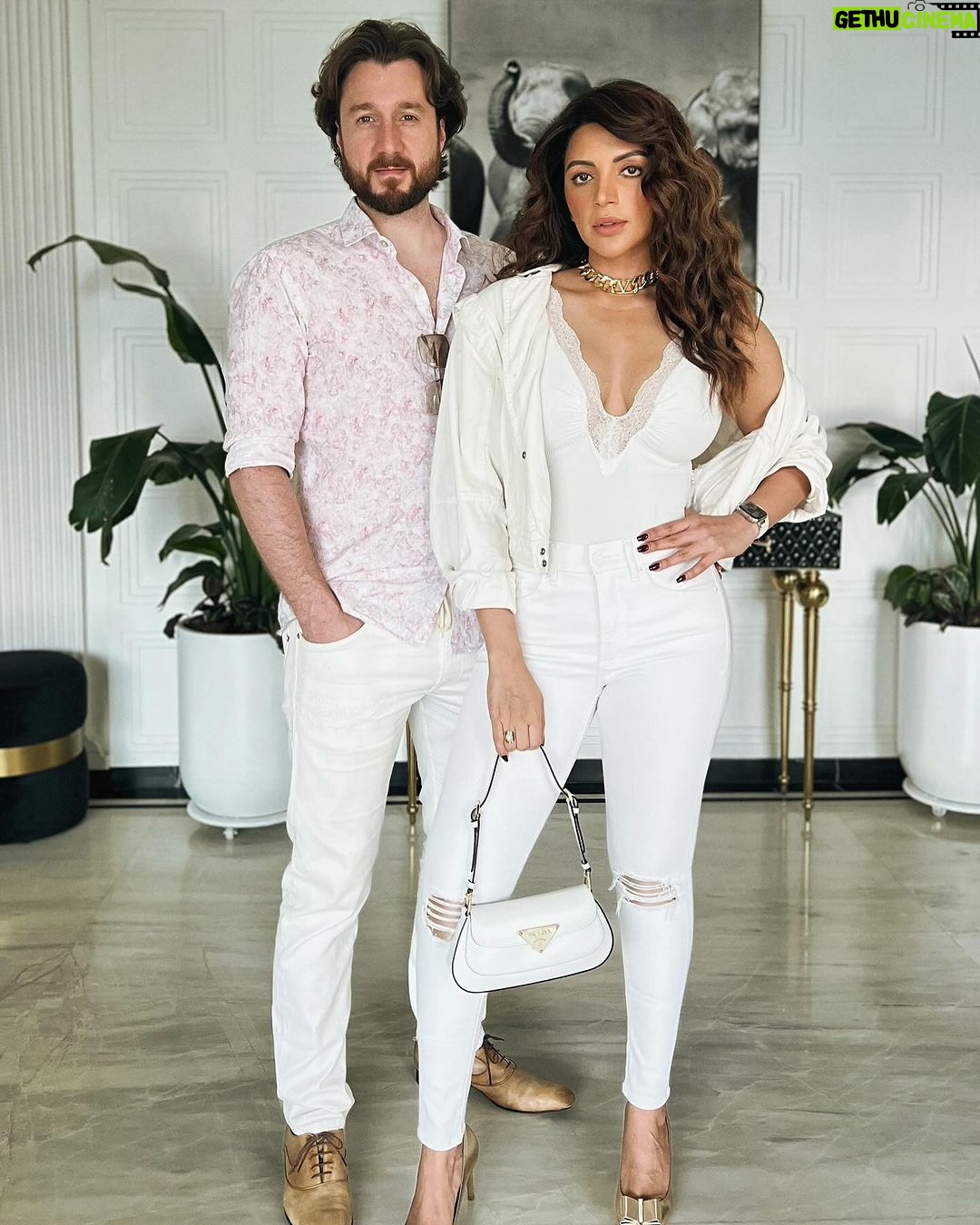 Shama Sikander Instagram - Valentines photo dump 🤓♥️🥂 . . . #valentines #couplegoals #shamasikander Mumbai, Maharashtra