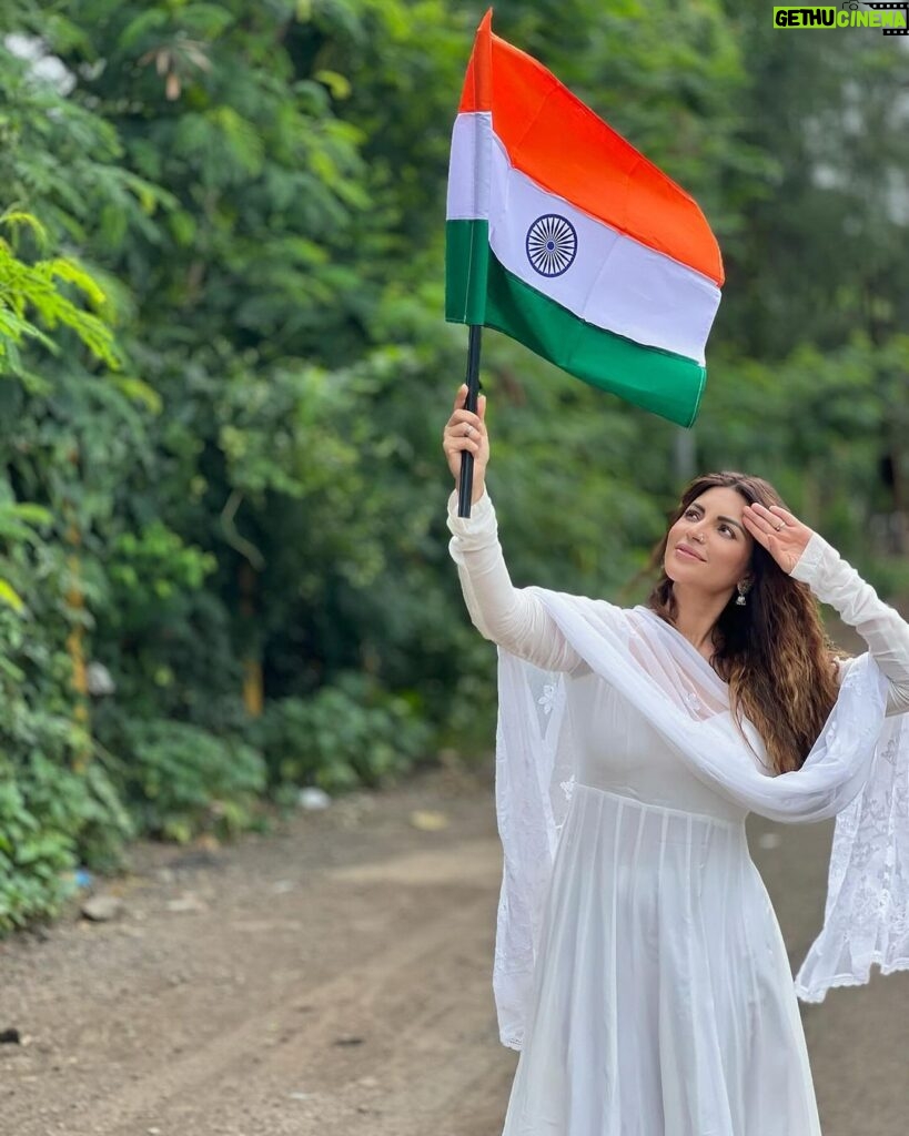 Shama Sikander Instagram - United we stand, celebrating the spirit of freedom on Republic Day. 🇮🇳 . . . #republicday #togetherwestand #shamasikander