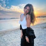 Shama Sikander Instagram - Sunday to unwind, recharge, observe, enjoy and savor the simple pleasures of life. . . . #sundayvibes #beachlife #shamasikander Dubai, United Arab Emirates