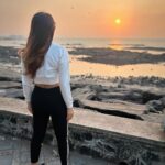 Shama Sikander Instagram - Sea breeze, sandy paws, and a sunset glow – perfect combo. . . . #sunset #casper #shamasikander Mumbai, Maharashtra