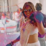 Shama Sikander Instagram - #happyholi everyone!!! 💜❤️🧡💛💚🩵🩵💙💜