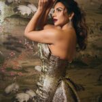 Shama Sikander Instagram - I am Gold✨ . Photographer- @harrymalik__photography__ Make up & Hair - @izasetia_makeovers Jewellery- @azotiique . . #BoldBeauty #ConfidentGlow #shamasikander Delhi