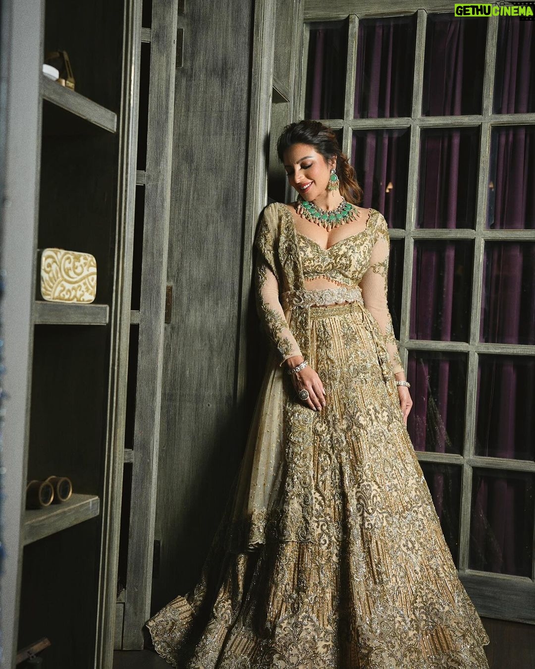 Shama Sikander Instagram - In the mirror of your grace, I find myself, a mere reflection, Lost in the allure of your being, A servant to the beauty you possess, beyond expression. . Outfit - @niveditasaboocouture . . #stylish #traditional #shamasikander