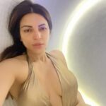 Shama Sikander Instagram - Feeling Salty in a Salt Cave…!! . . . #saltcave ##FierceAndFearless #shamasikander