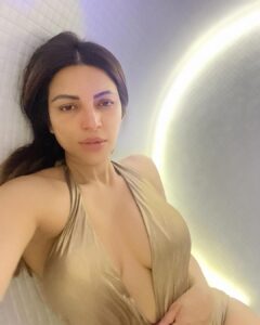 Shama Sikander Instagram - Feeling Salty in a Salt Cave…!! . . . #saltcave ##FierceAndFearless #shamasikander
