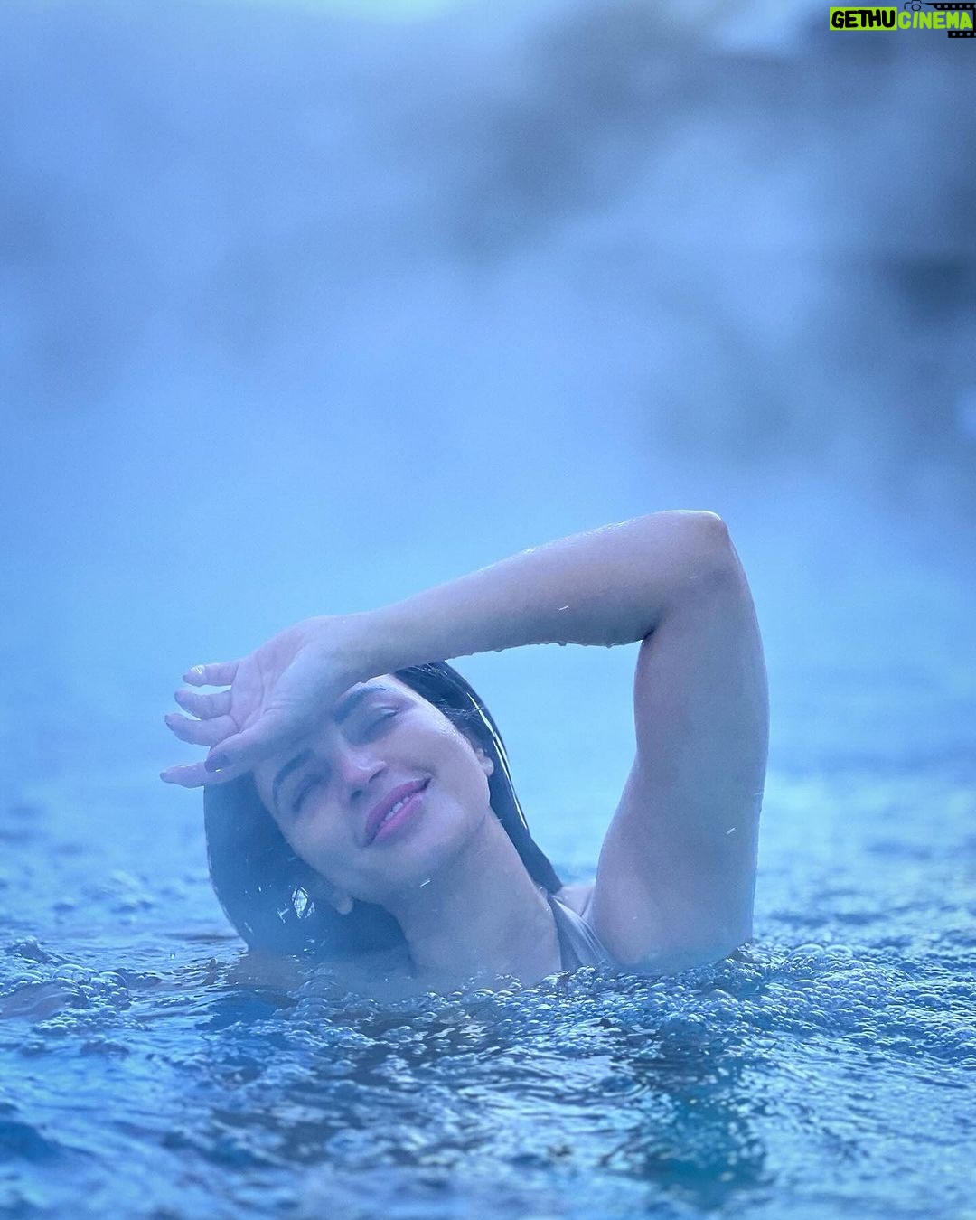 Shama Sikander Instagram - In Bliss😇….. DND!!! . . . #hotspring #pool #outdoorpool #heatedpool #shamasikander