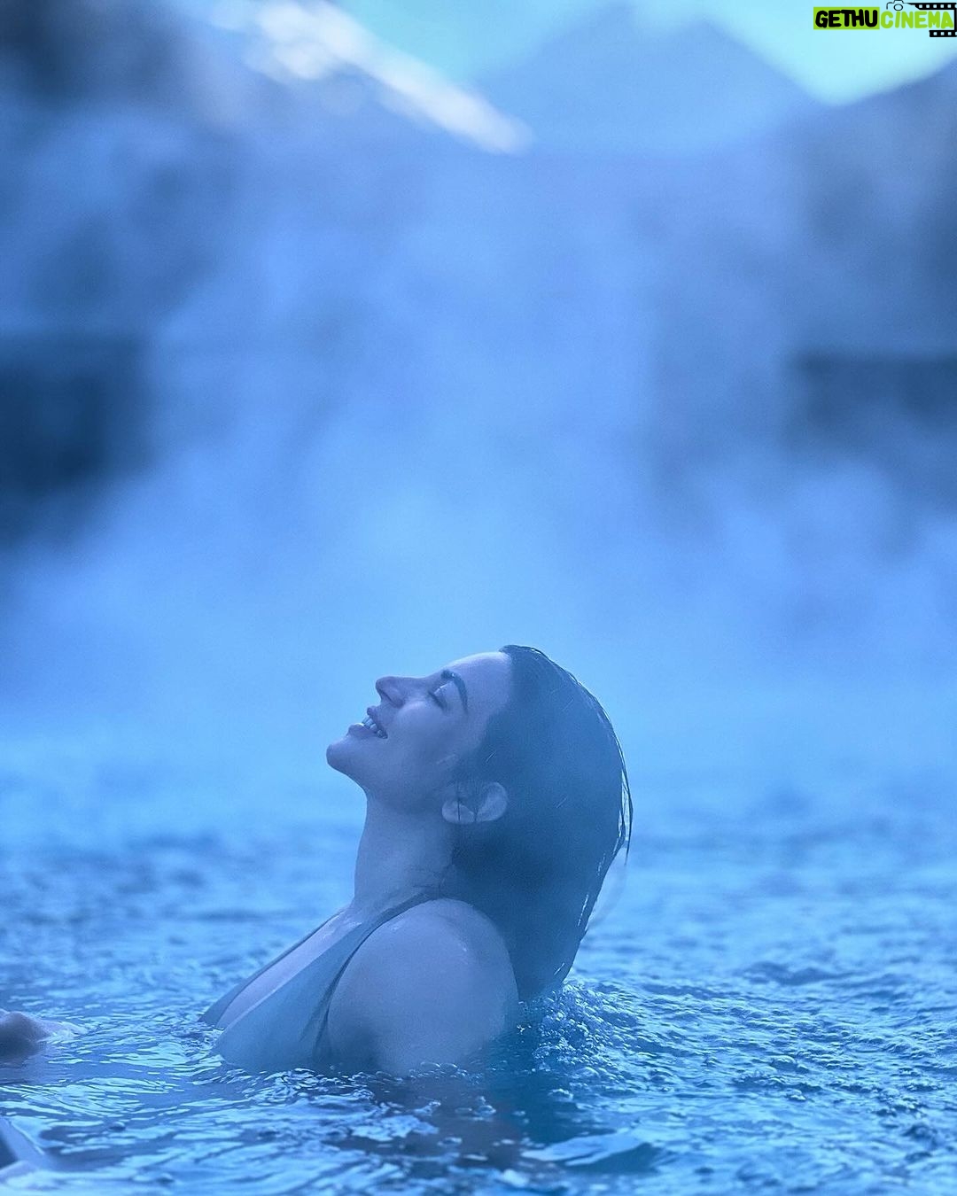 Shama Sikander Instagram - In Bliss😇….. DND!!! . . . #hotspring #pool #outdoorpool #heatedpool #shamasikander